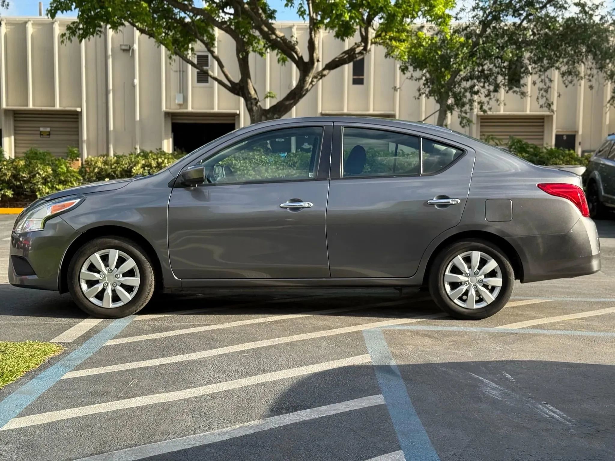 Used 2018 Nissan Versa SV image 5