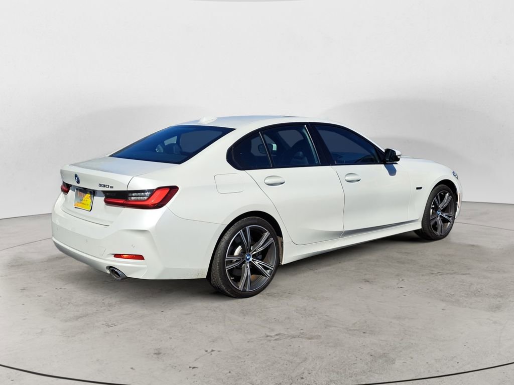 Used 2023 BMW 330e xDrive w/ Driving Assistance Package AWD/4WD image 3