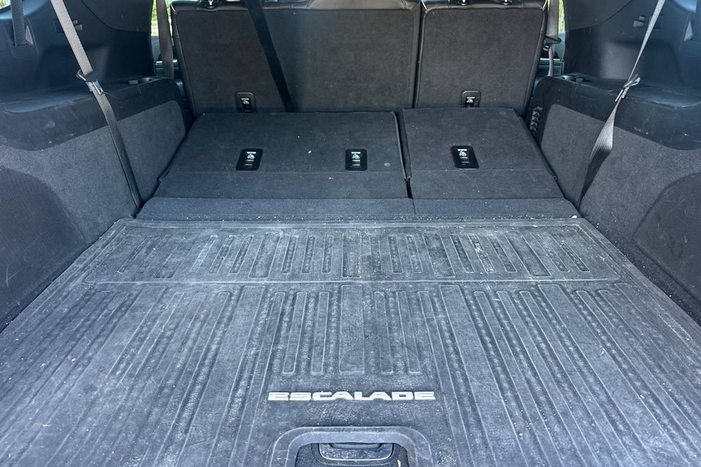 Certified 2021 Cadillac Escalade ESV Premium Luxury w/ Driver Assist Tech Package AWD/4WD image 17
