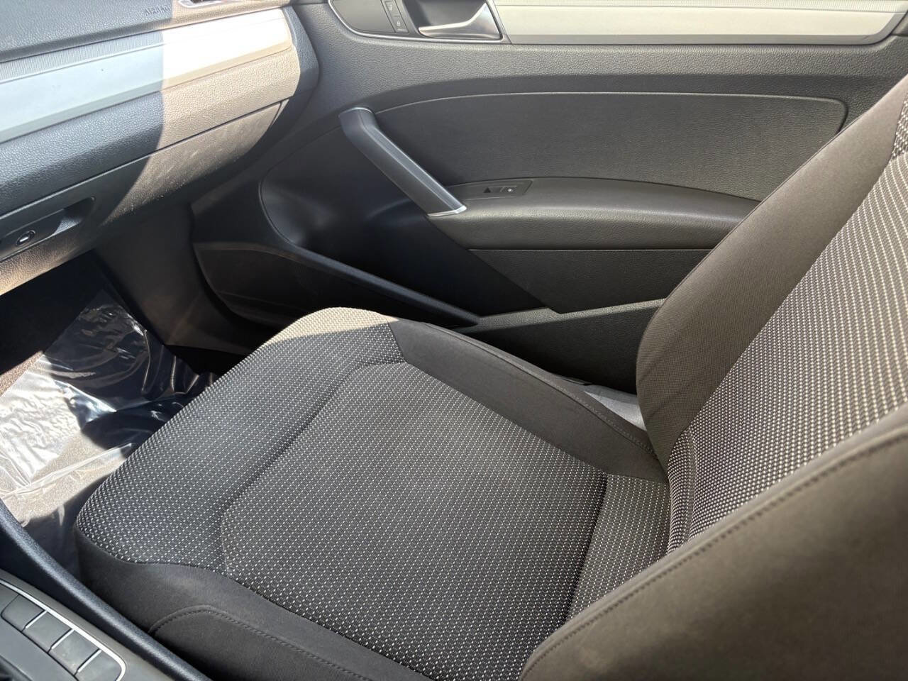 Used 2017 Volkswagen Passat 1.8T S image 24