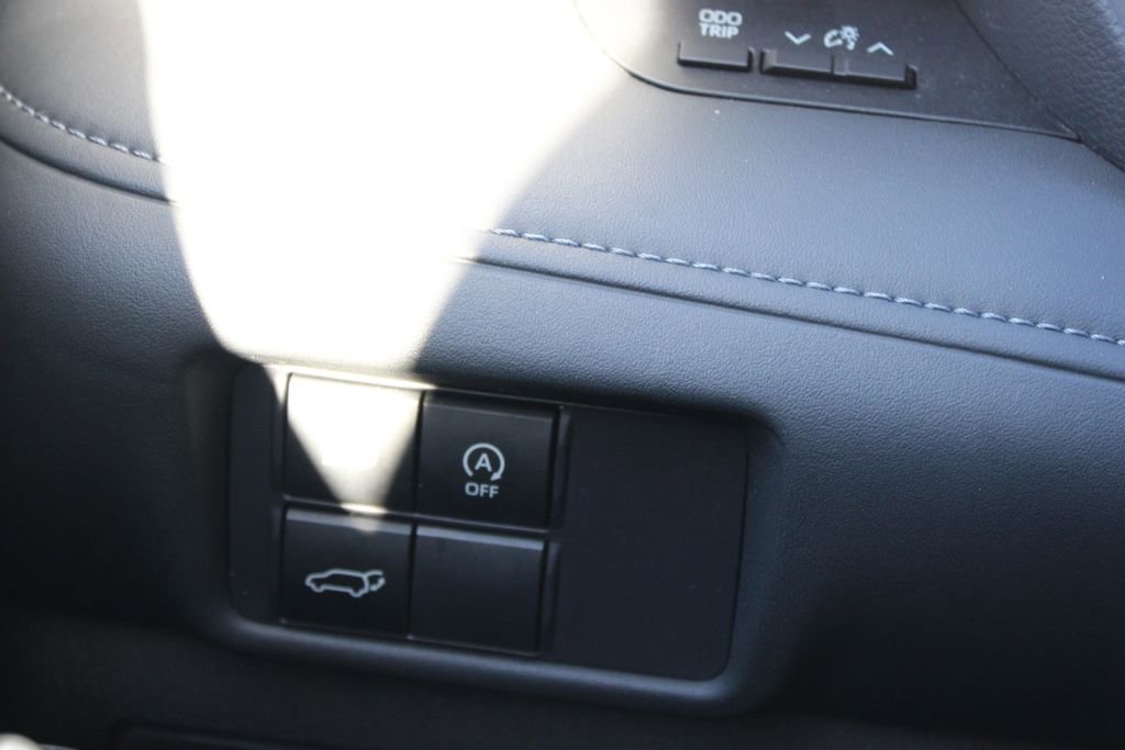 Used 2024 Toyota Highlander LE image 40