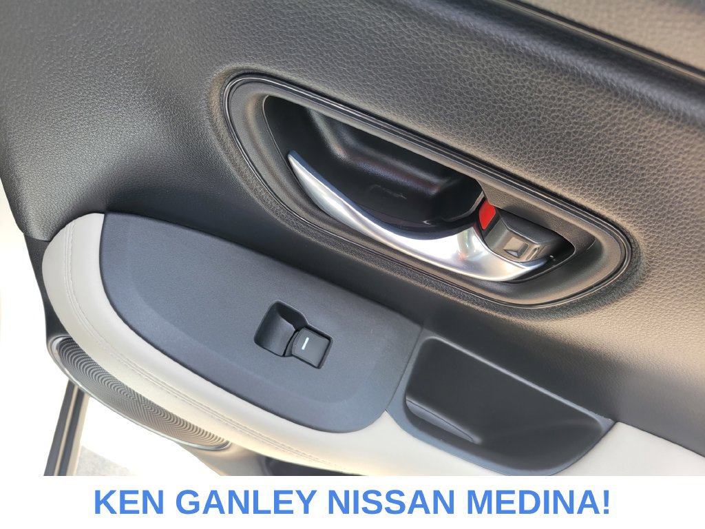 Used 2024 Honda HR-V LX image 45