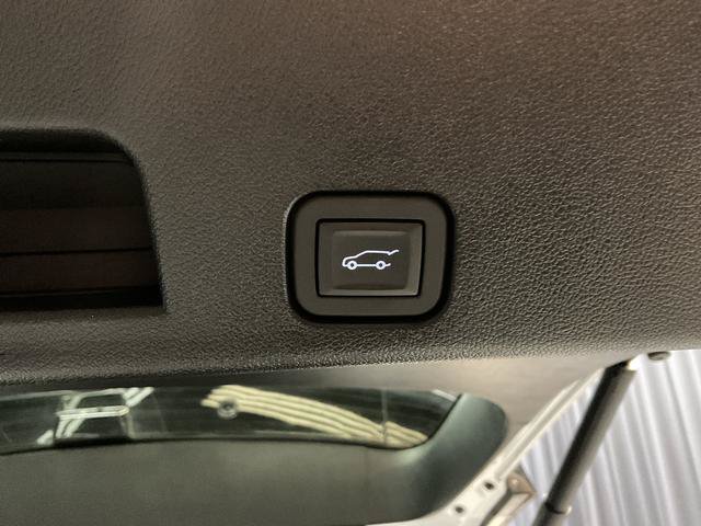 Used 2026 GMC Acadia Elevation w/ Elevation Premium Package FWD image 14