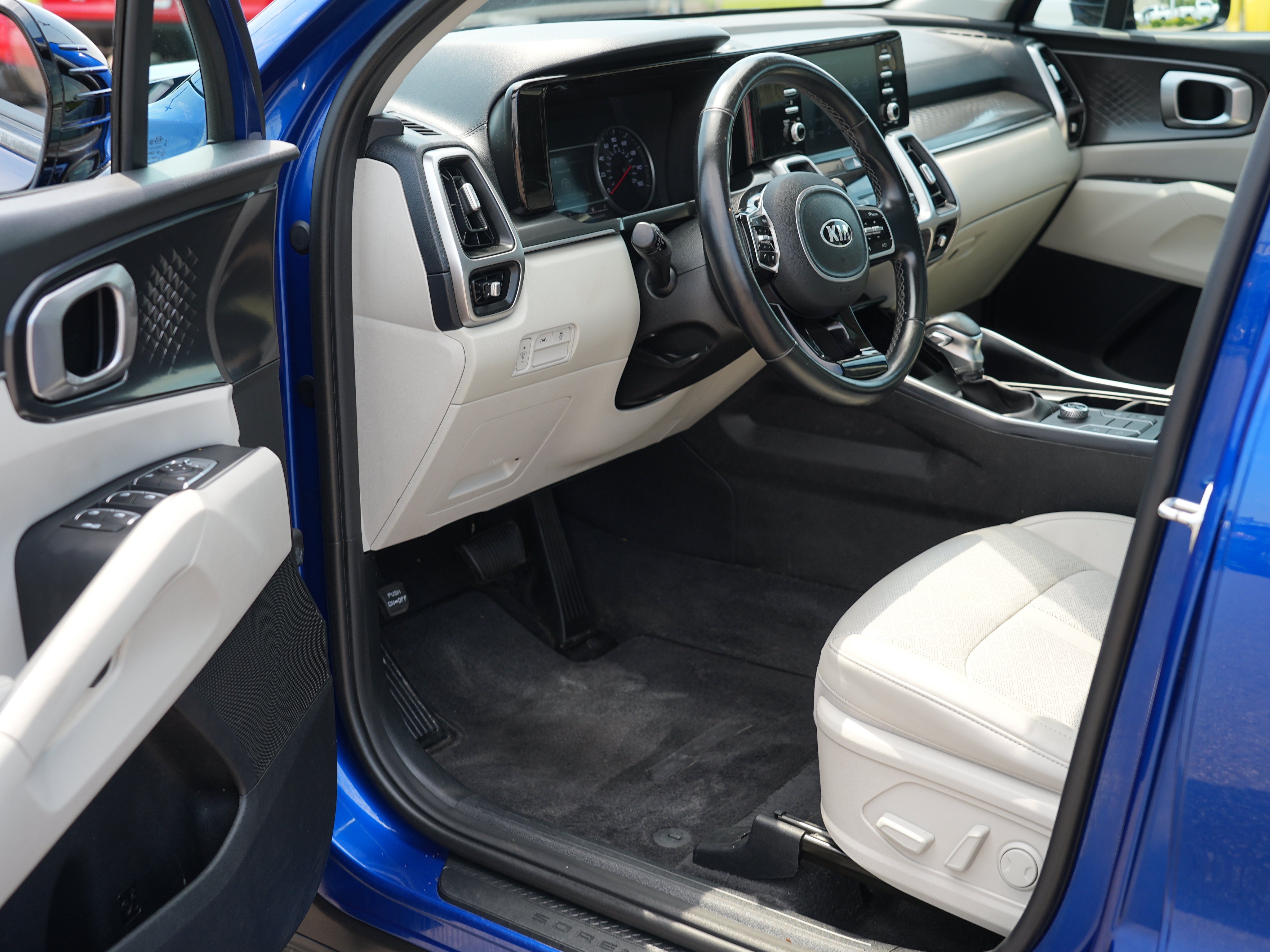 Used 2021 Kia Sorento S w/ Panoramic Sunroof Package FWD image 13