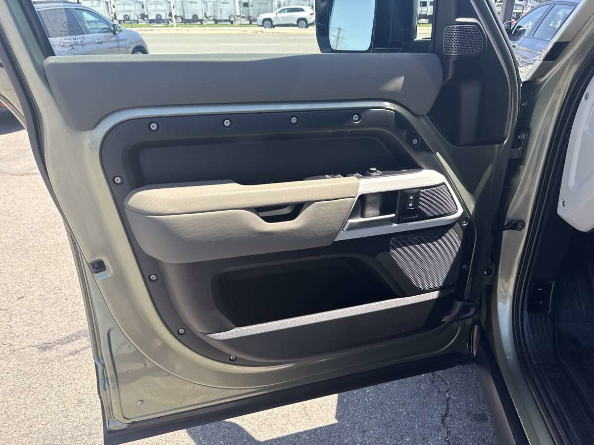 Used 2022 Land Rover Defender 110 S AWD/4WD image 10