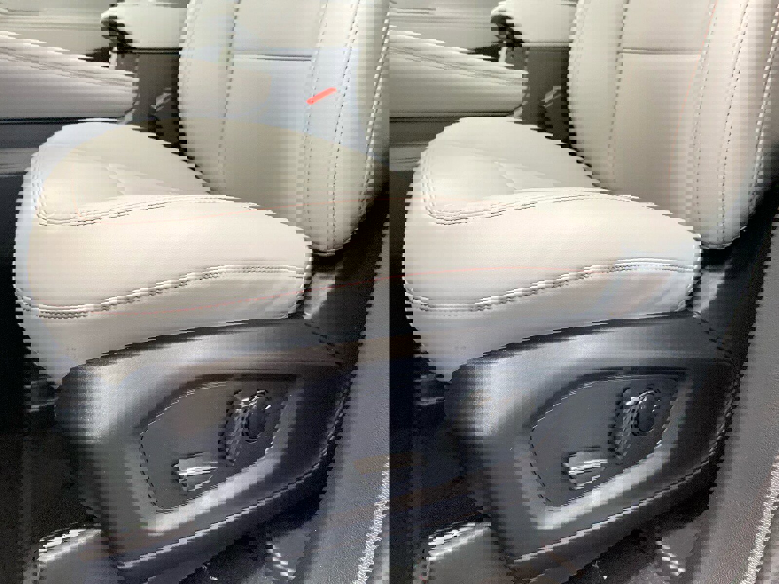 New 2026 Ford Explorer Active w/ Active Comfort Package image 18