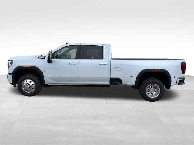 New 2026 GMC Sierra 3500 Denali w/ Denali Reserve Package AWD/4WD image 4