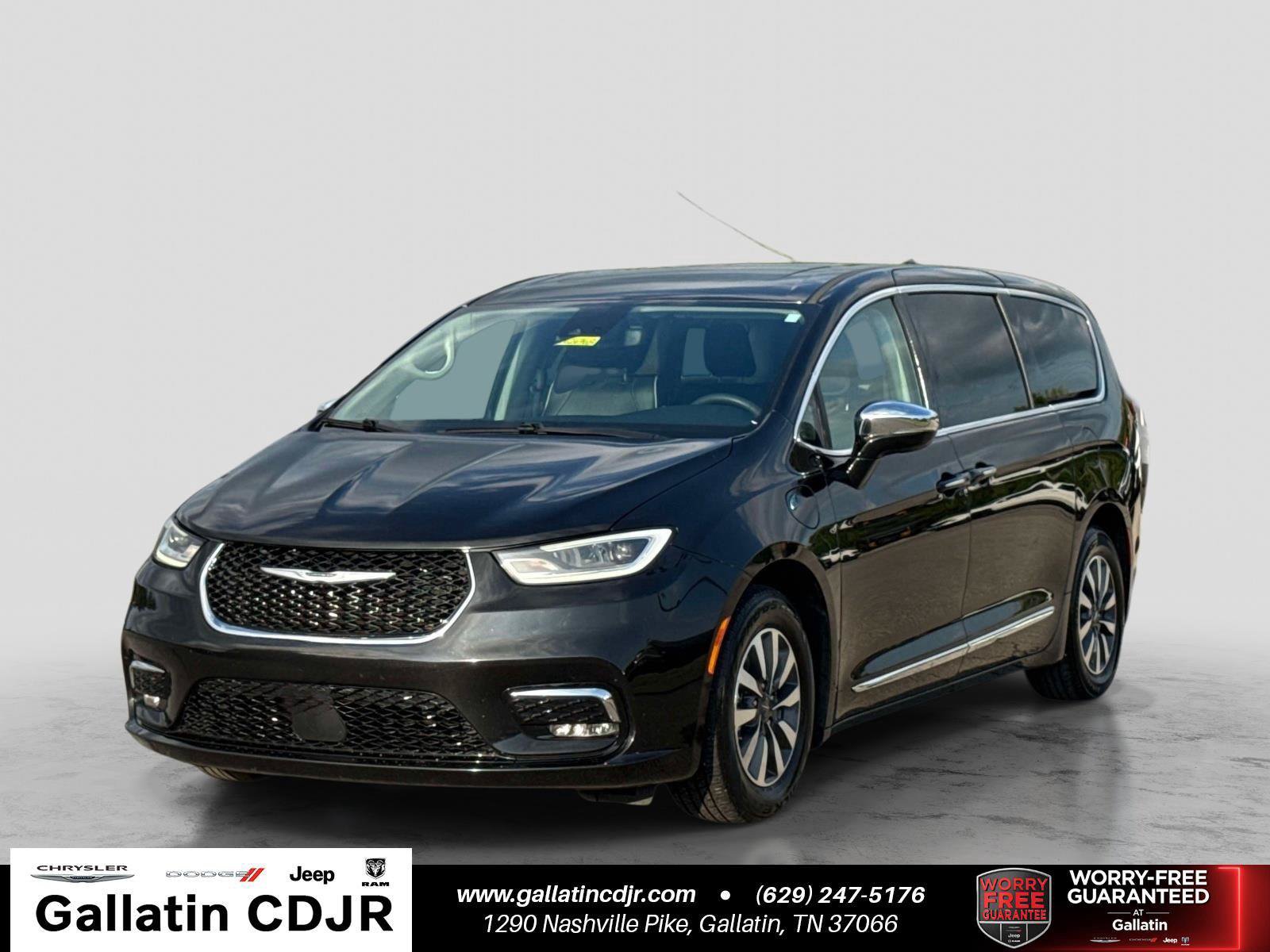 Used 2023 Chrysler Pacifica Limited FWD image 1
