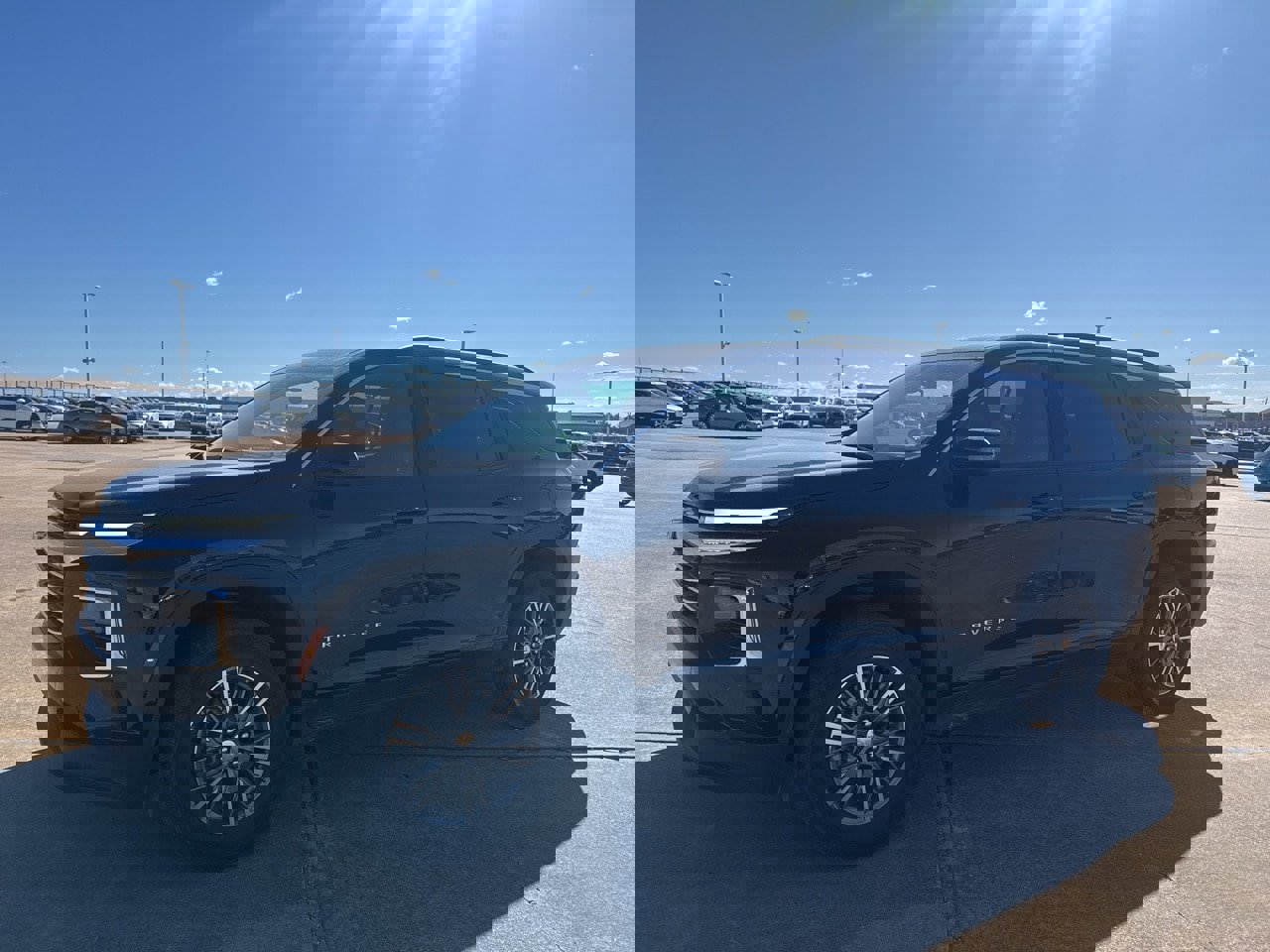 Used 2025 Chevrolet Traverse LT image 6