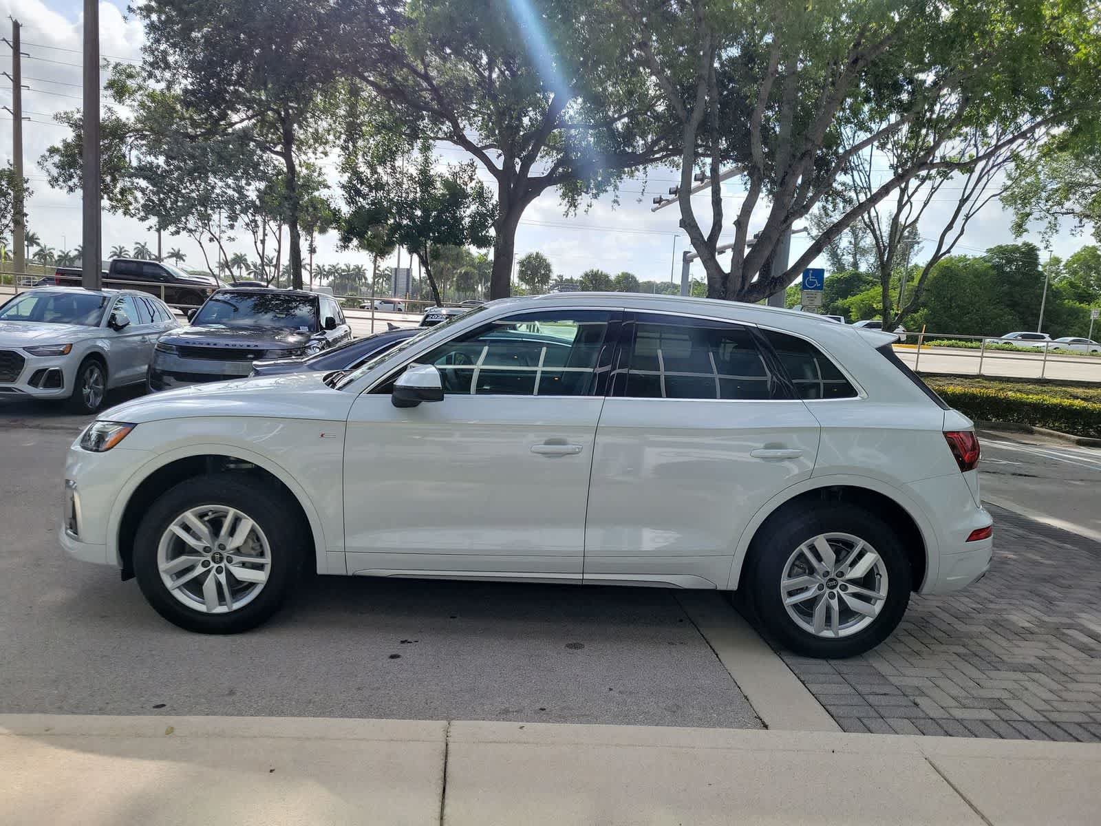 Used 2023 Audi Q5 2.0T Premium w/ Convenience Package AWD/4WD image 11