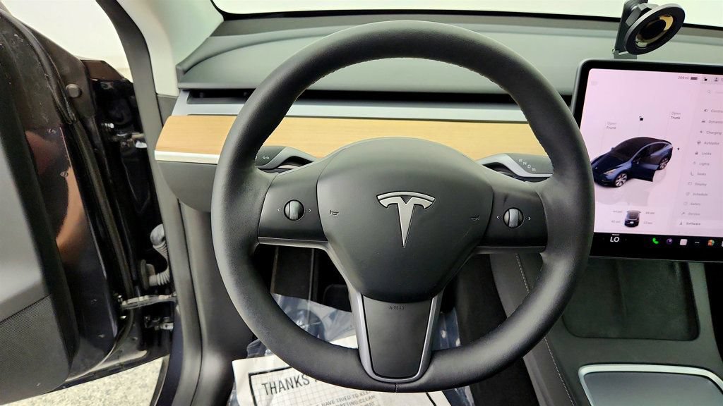 Used 2024 Tesla Model Y Long Range RWD image 13