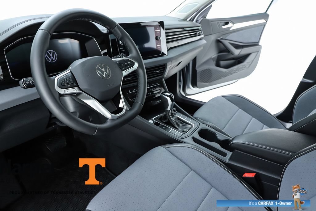 Used 2025 Volkswagen Jetta SE w/ Sunroof Package FWD image 19
