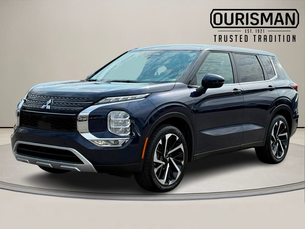 Used 2024 Mitsubishi Outlander SE image 3