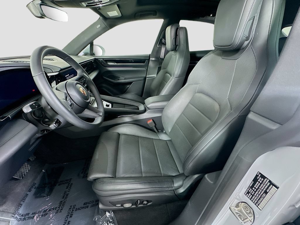 Certified 2025 Porsche Macan Electric RWD image 5