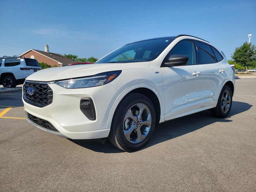 Certified 2023 Ford Escape ST-Line w/ Tech Pack #1 AWD/4WD image 2