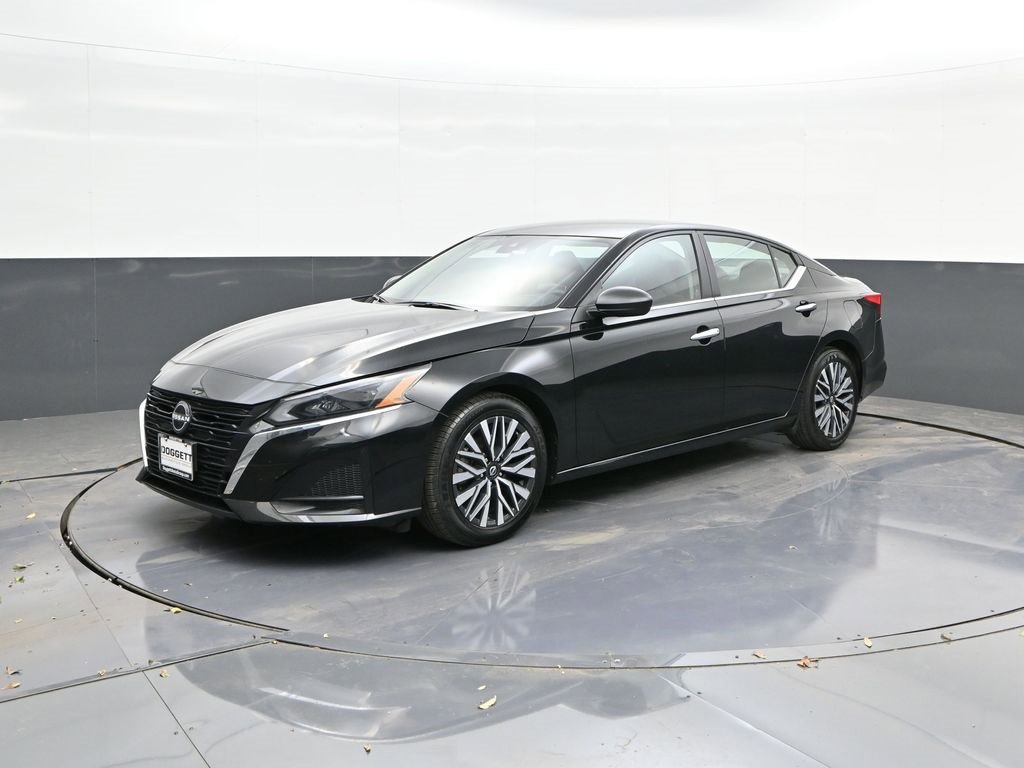 Used 2024 Nissan Altima 2.5 SV image 1