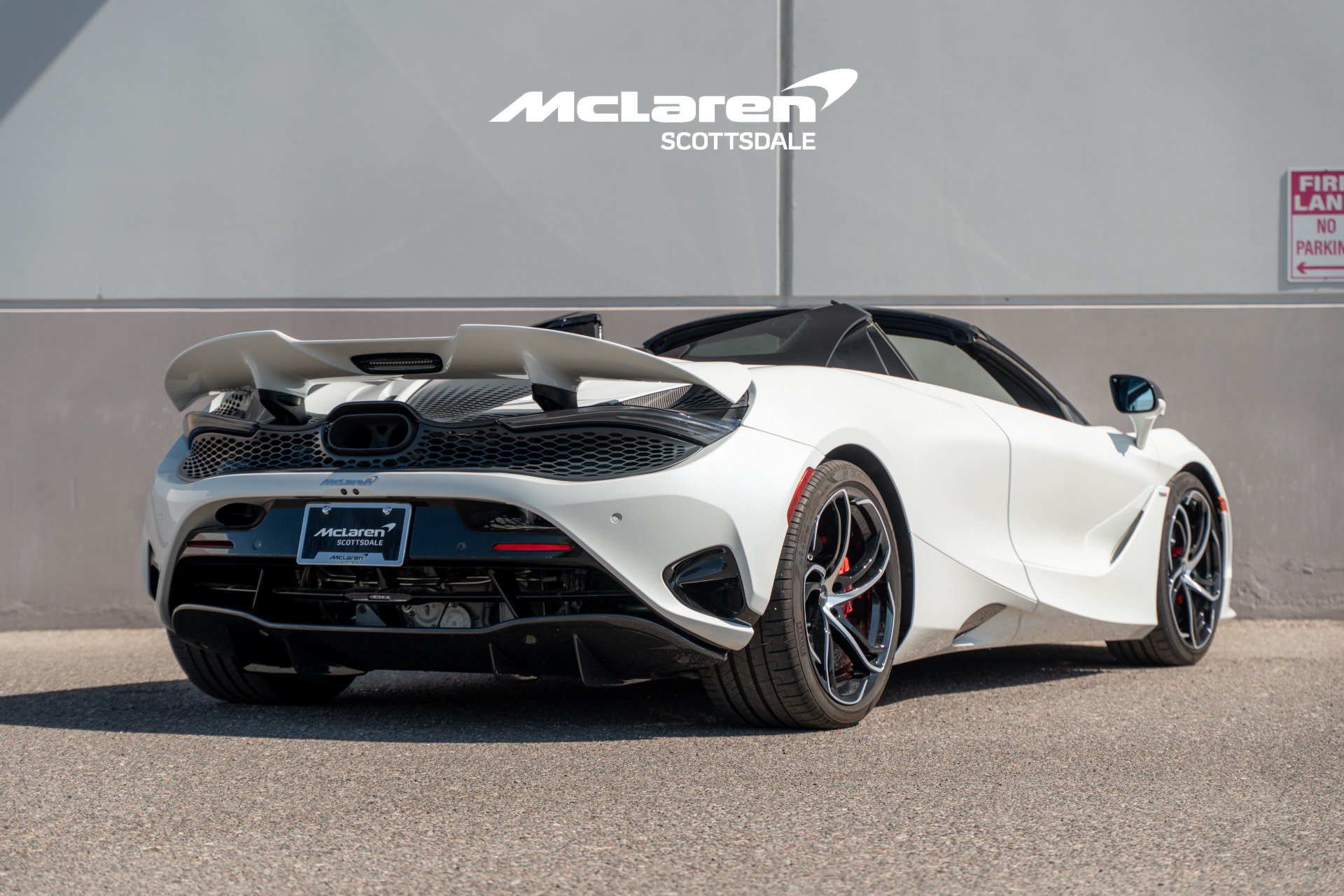 Used 2024 McLaren 750S Spider RWD image 7