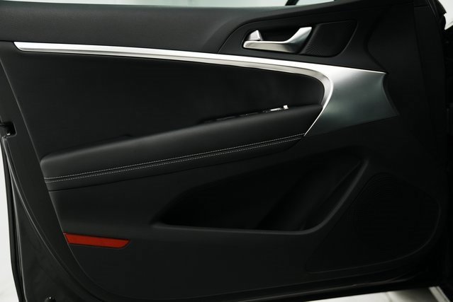 Used 2025 Genesis G70 2.5T image 36