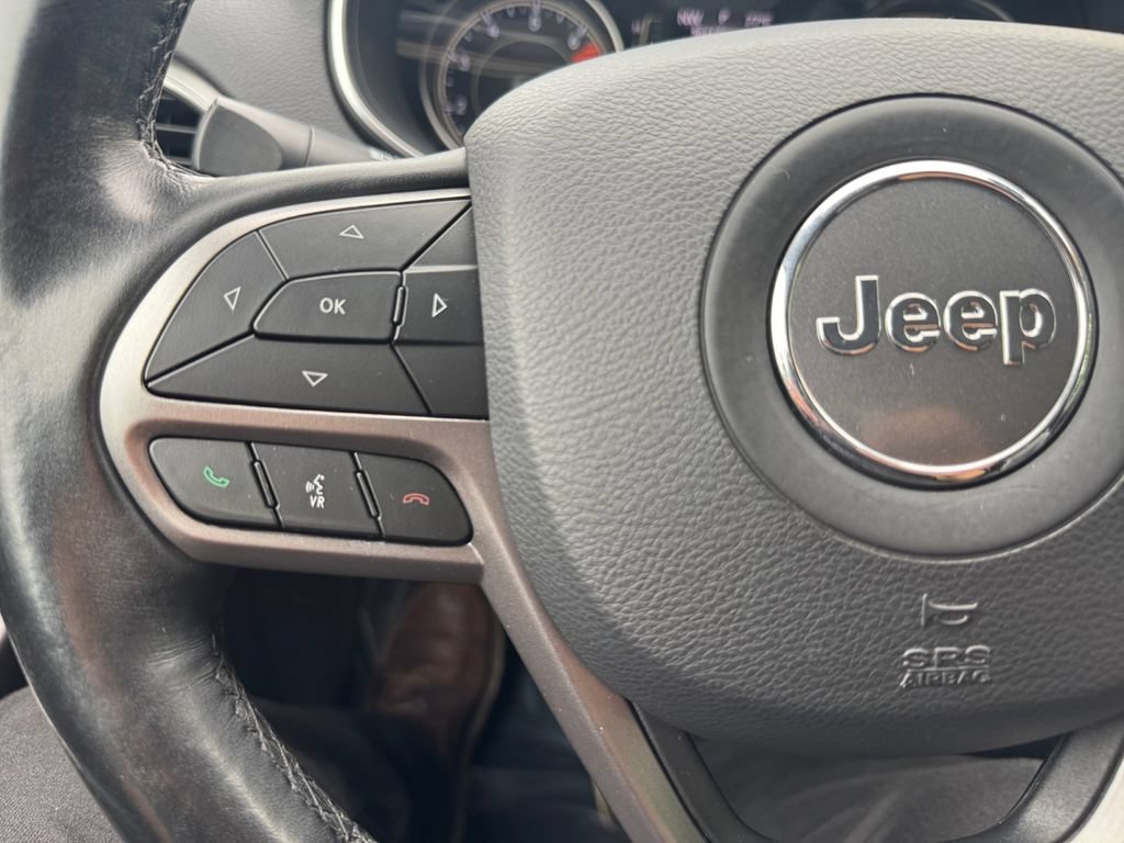 Used 2020 Jeep Cherokee Latitude Plus w/ Cold Weather Group AWD/4WD image 29