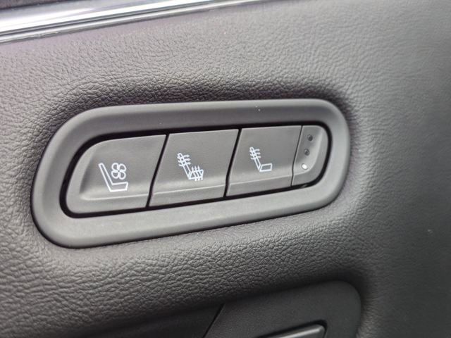 Used 2021 Cadillac Escalade Premium Luxury image 28