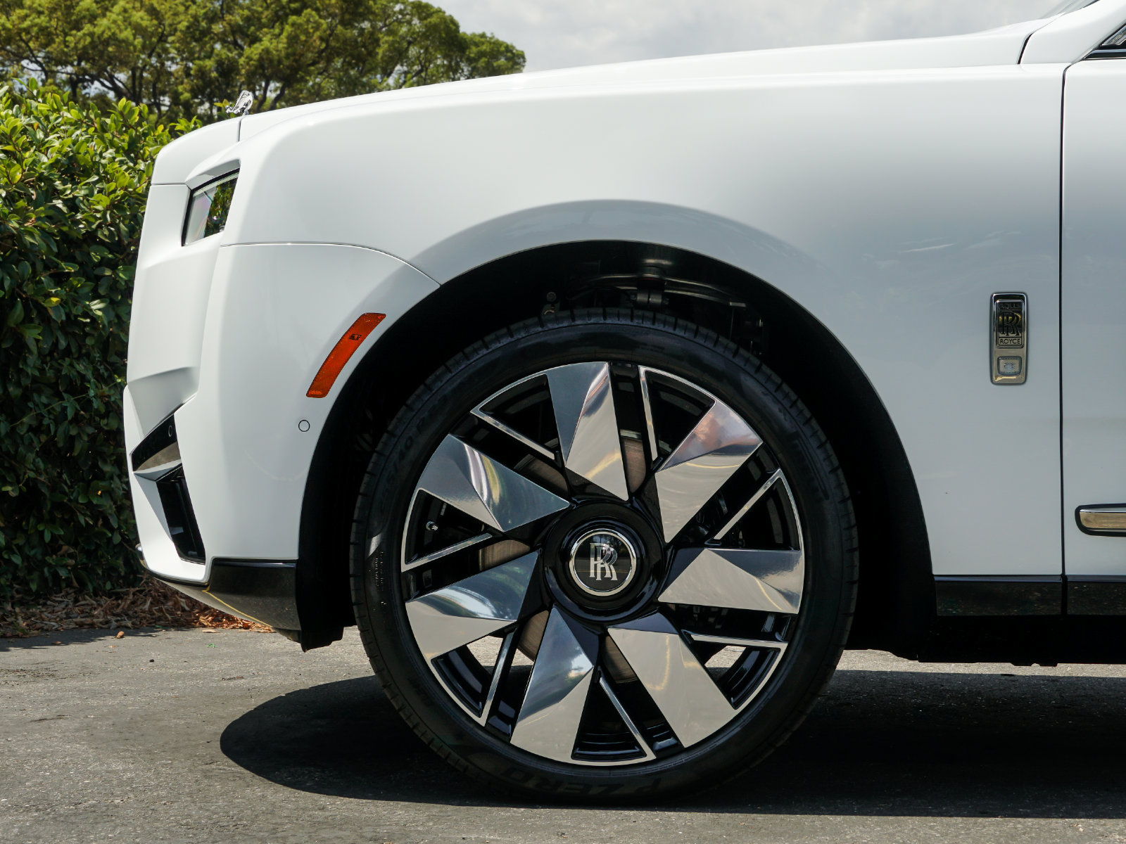 New 2026 Rolls-Royce Cullinan w/ Cullinan Package AWD/4WD image 11