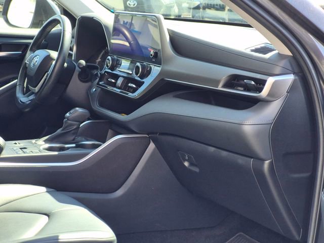 Used 2023 Toyota Highlander XLE image 22