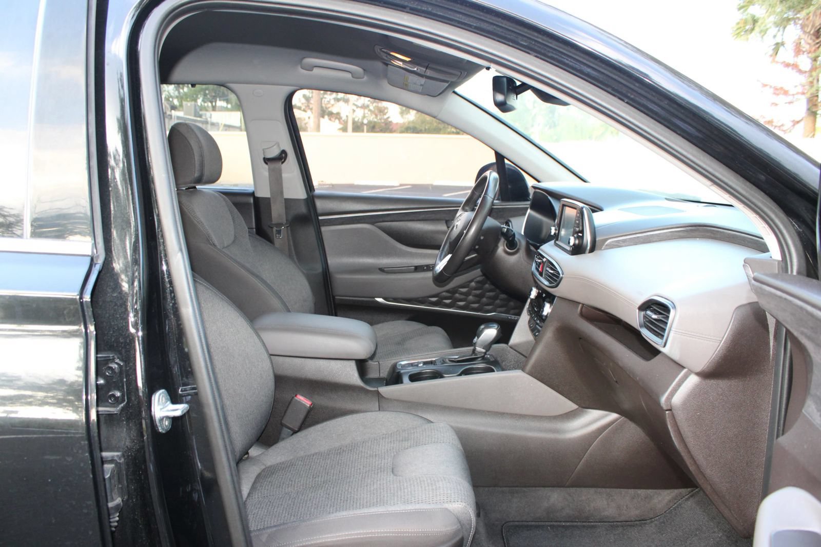 Used 2019 Hyundai Santa Fe SEL FWD image 17