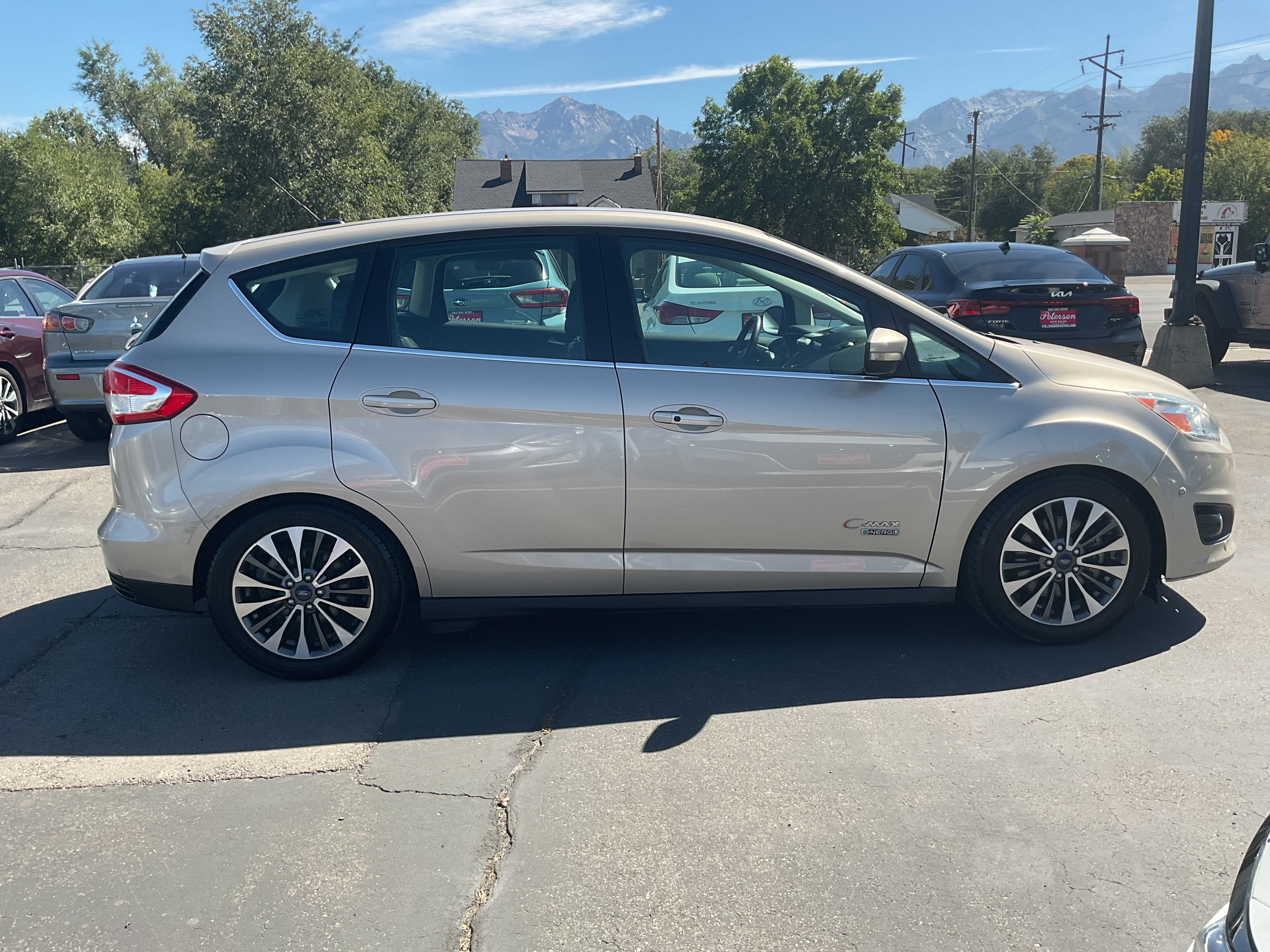 Used 2017 Ford C-MAX Energi Titanium w/ Equipment Group 501A FWD image 5