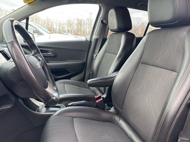 Used 2019 Chevrolet Trax LT w/ LT Convenience Package image 11