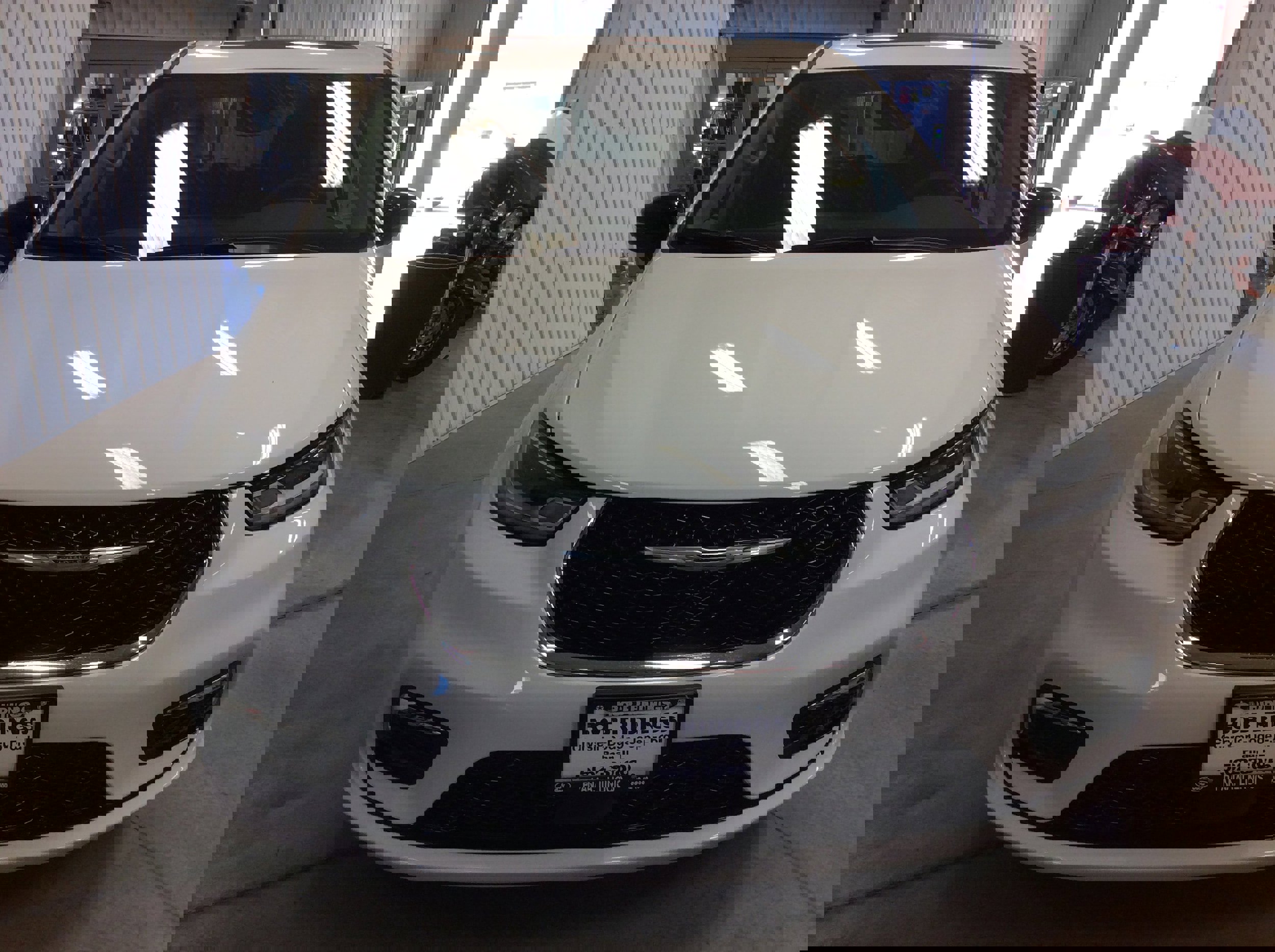 Used 2024 Chrysler Pacifica Limited w/ Trailer Tow Group image 9