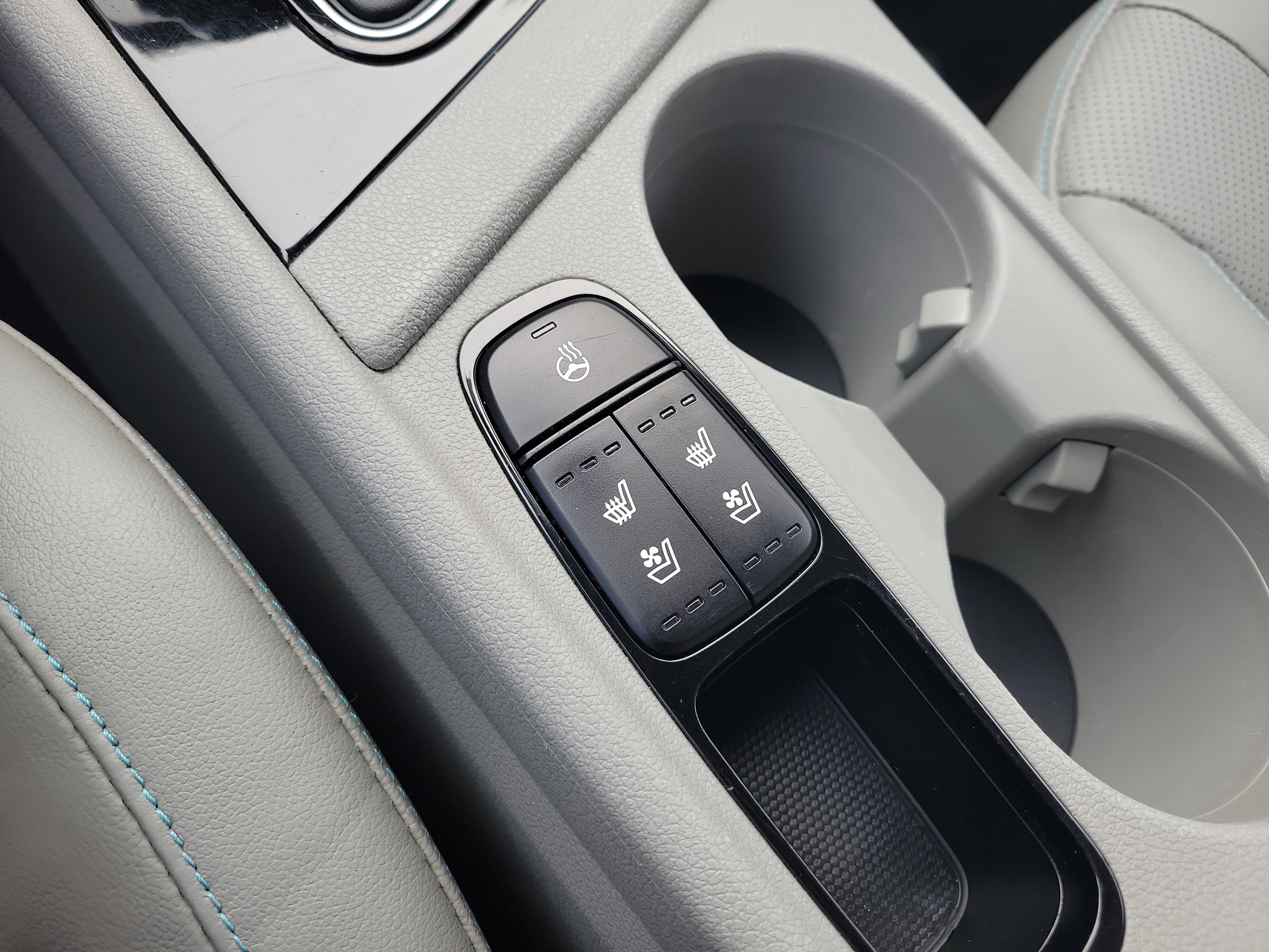 Used 2017 Kia Niro Touring image 39