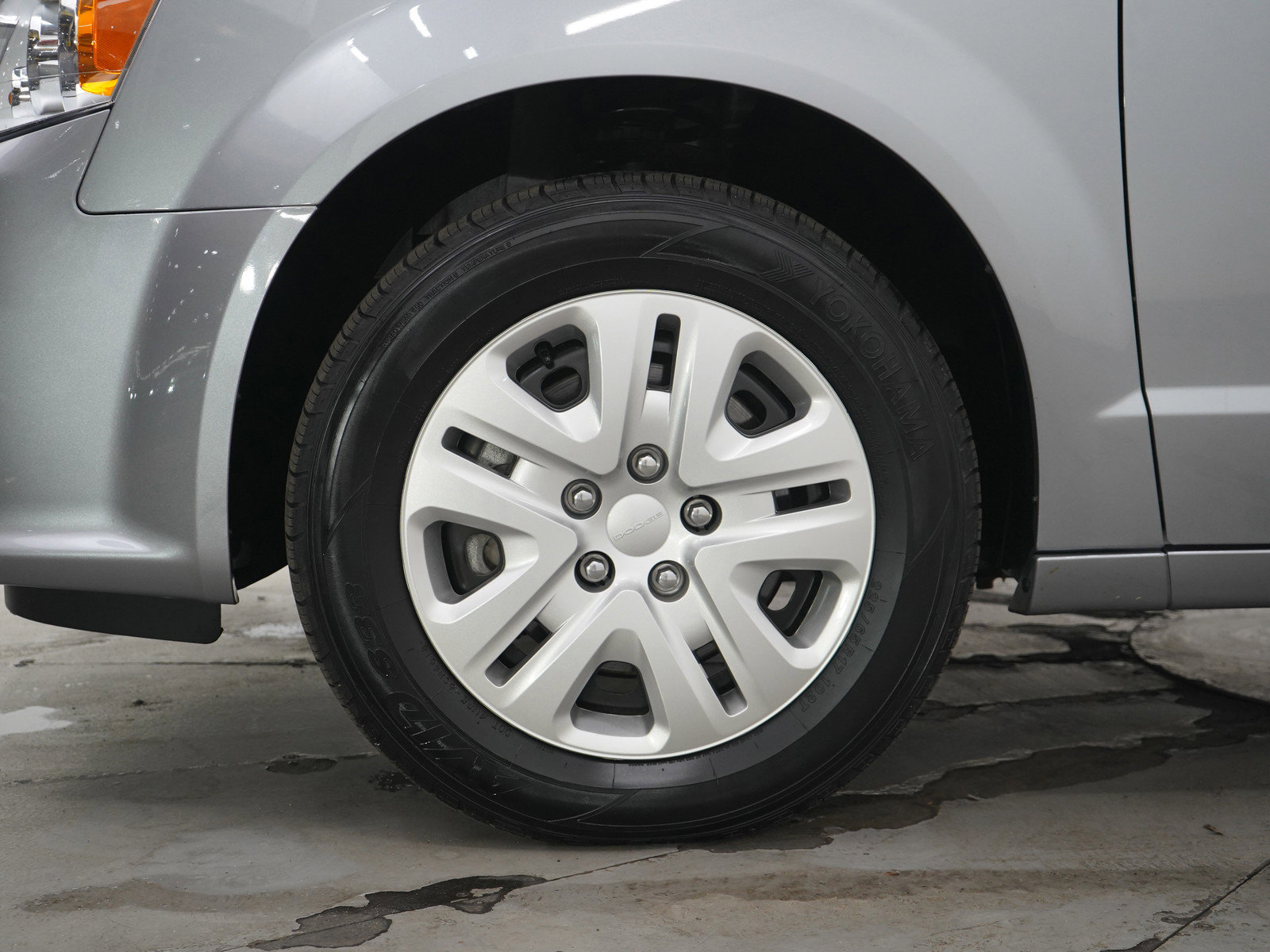 Used 2019 Dodge Grand Caravan SE w/ UConnect Hands-Free Group image 28