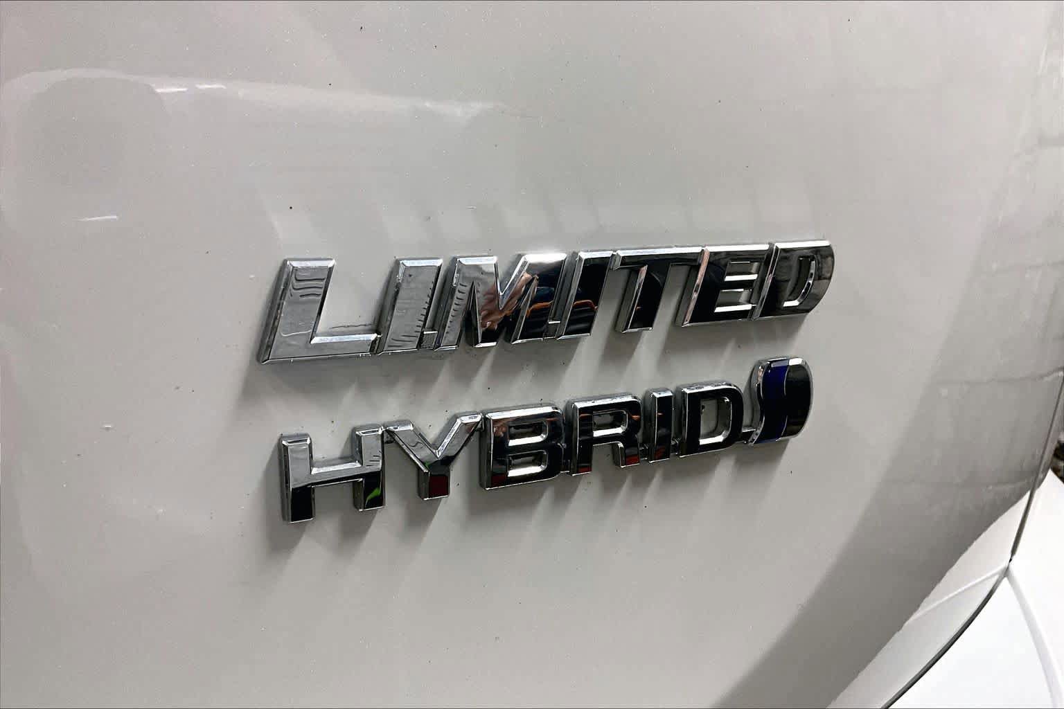 Used 2017 Toyota RAV4 Limited w/ Carpet Mat Package AWD/4WD image 10