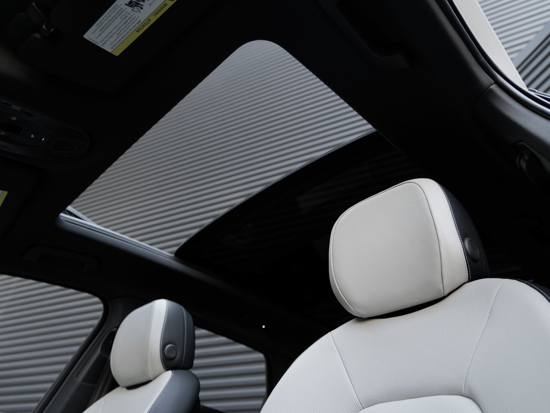 New 2025 Porsche Cayenne S AWD/4WD image 13