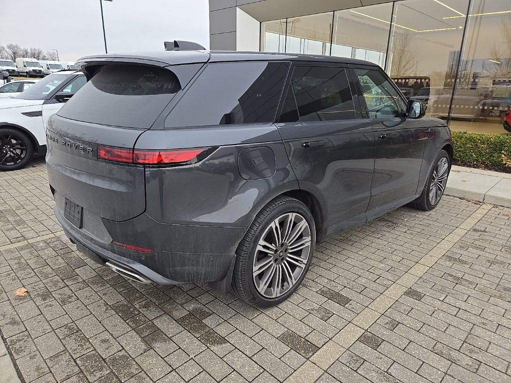 Used 2025 Land Rover Range Rover Sport Dynamic SE image 5