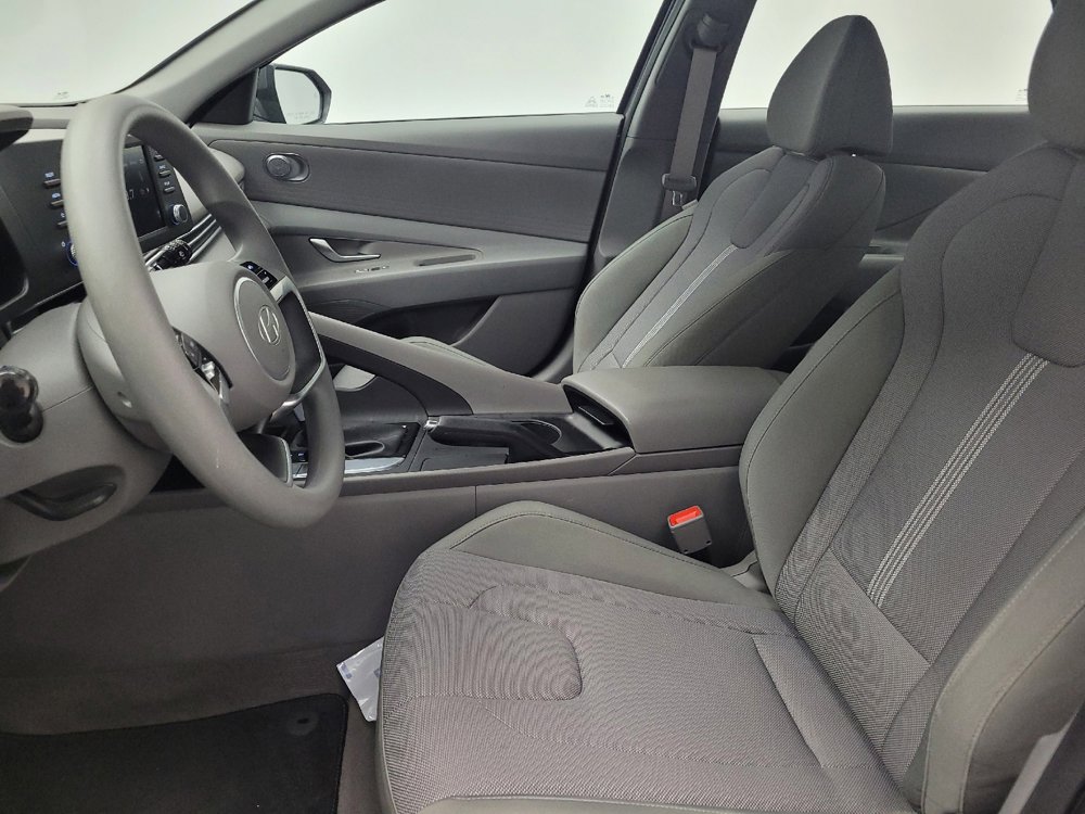 Used 2025 Hyundai Elantra SE FWD image 17