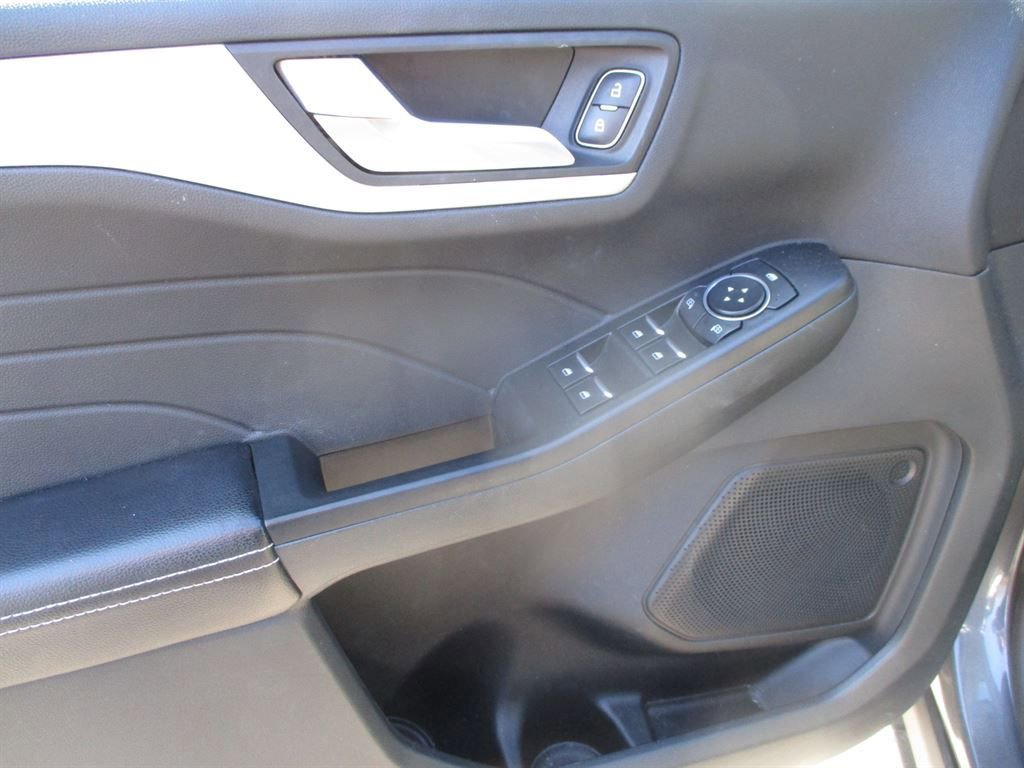 Used 2021 Ford Escape SE w/ SE Sport Appearance Package image 12