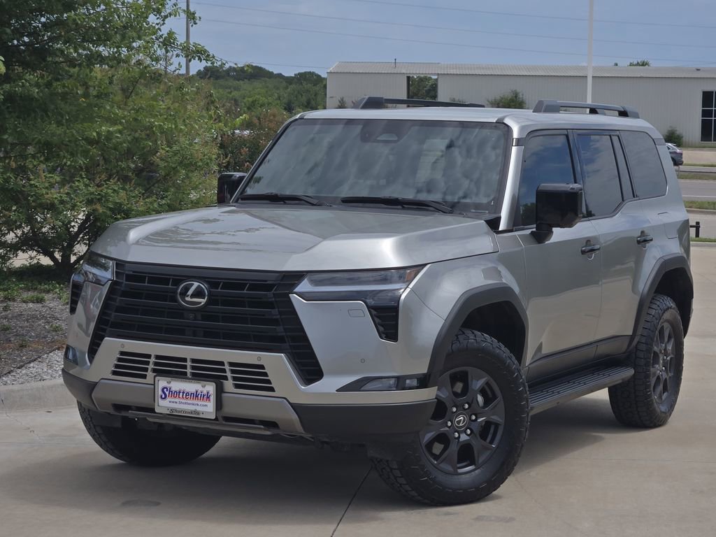 Used 2024 Lexus GX 550 image 2