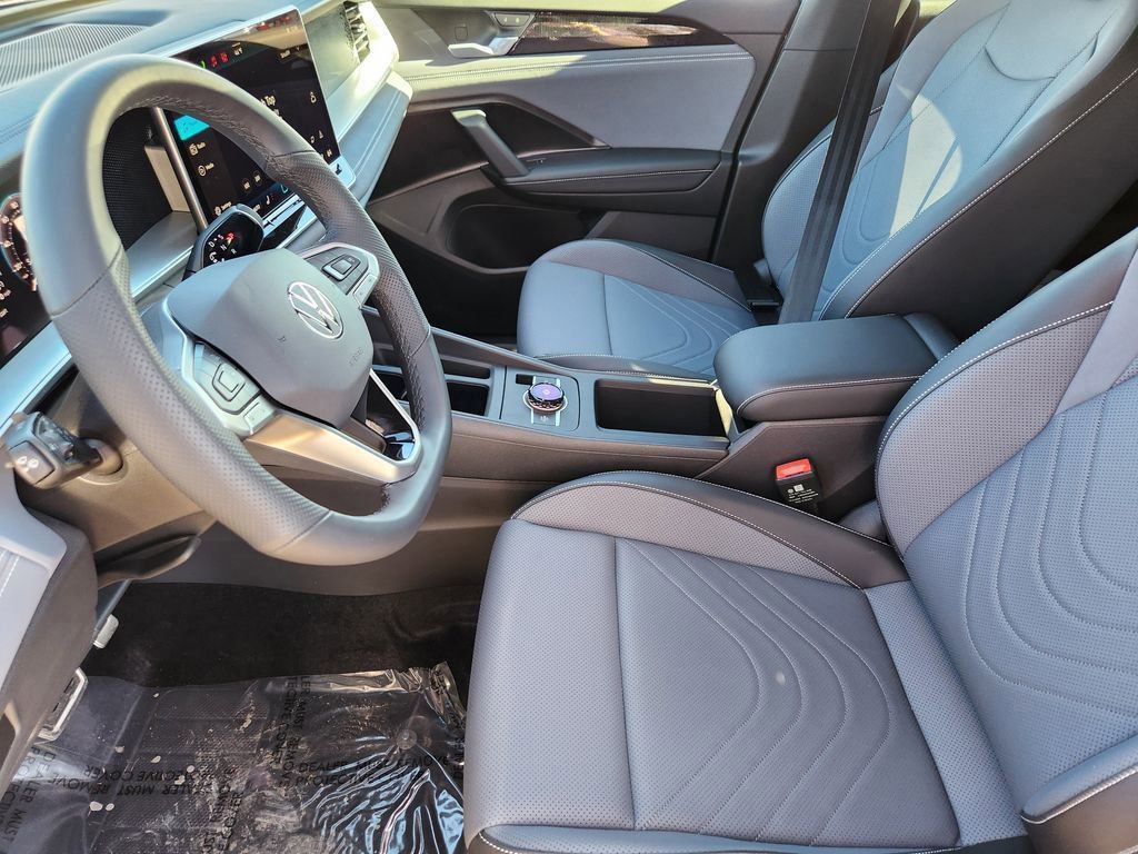 New 2026 Volkswagen Tiguan SE R-Line image 4