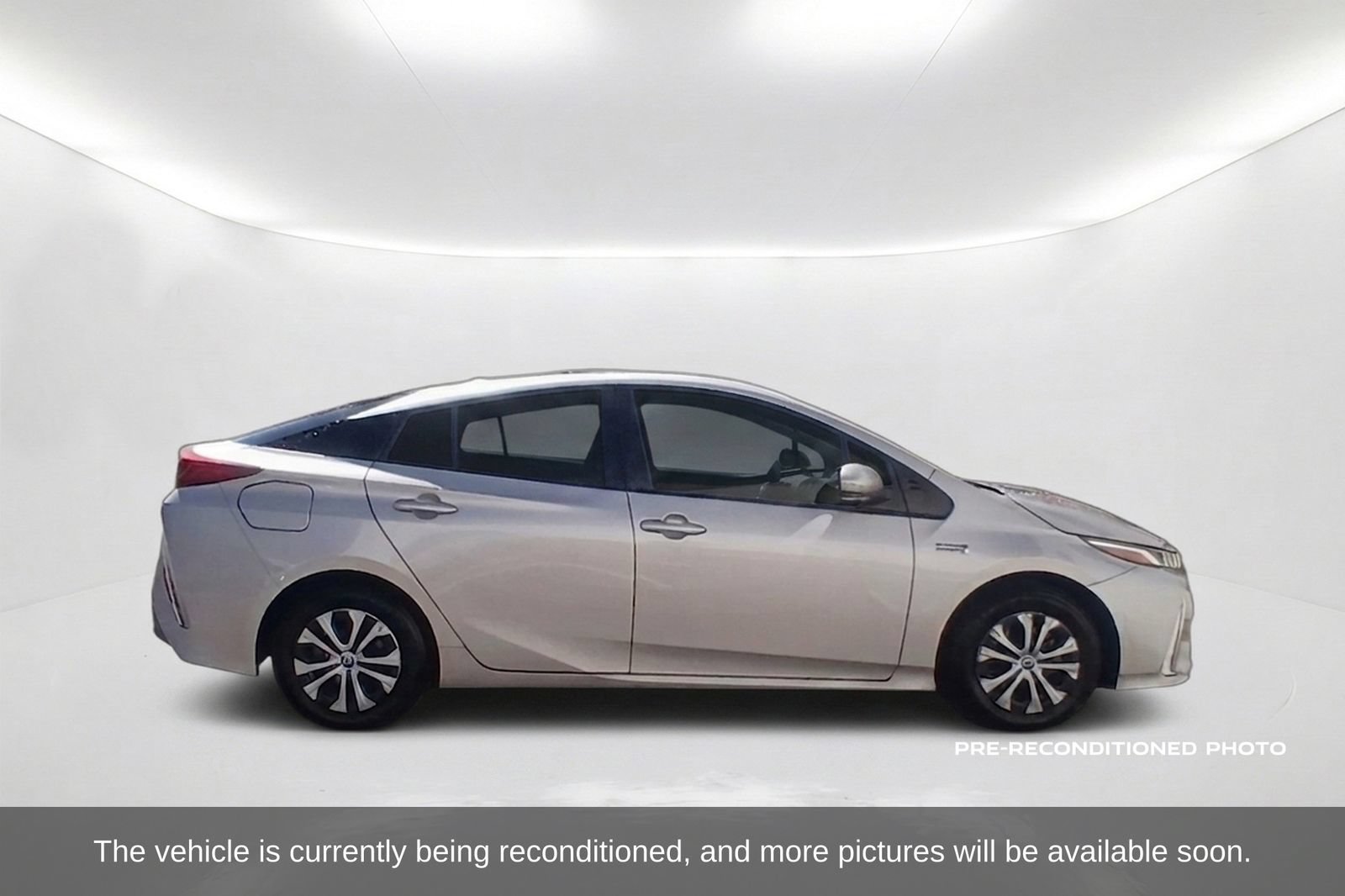 Used 2021 Toyota Prius Prime LE FWD image 4