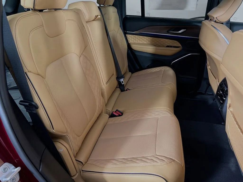 New 2025 Jeep Grand Cherokee Summit w/ Adv Protech Group IV image 28