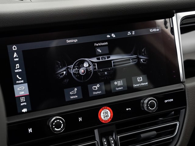 Certified 2025 Porsche Macan AWD/4WD image 18