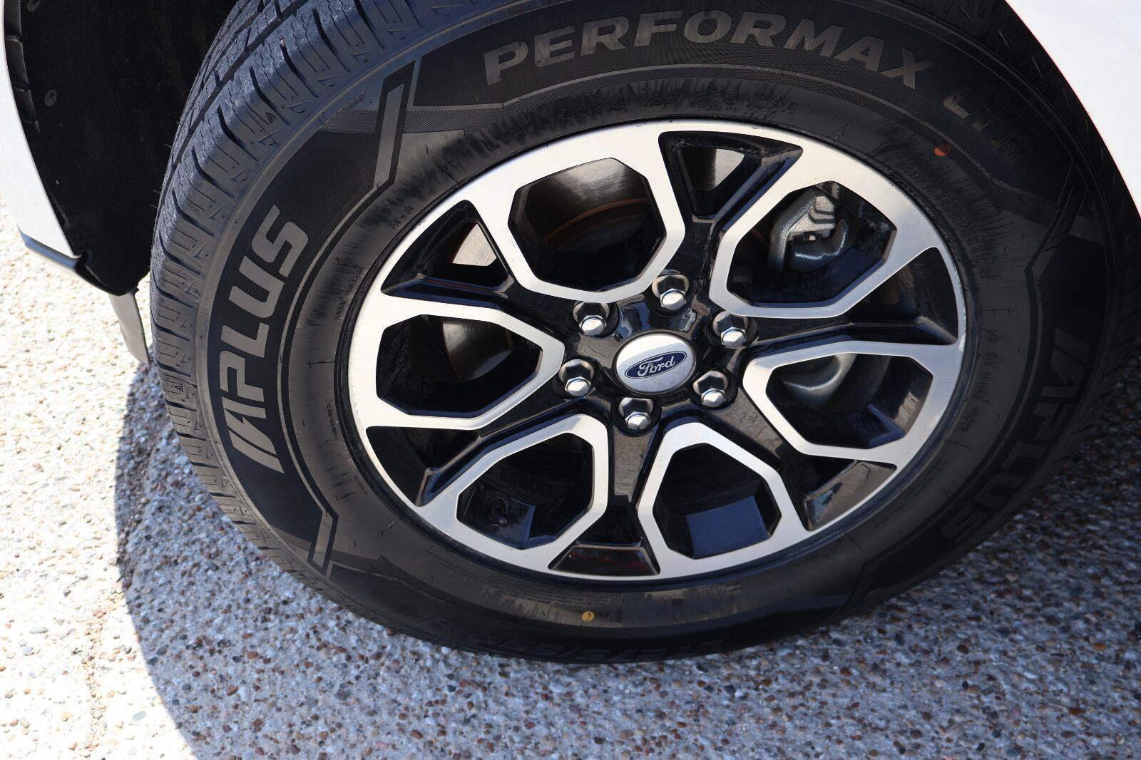 Used 2019 Ford Expedition XLT w/ Equipment Group 202A RWD image 10