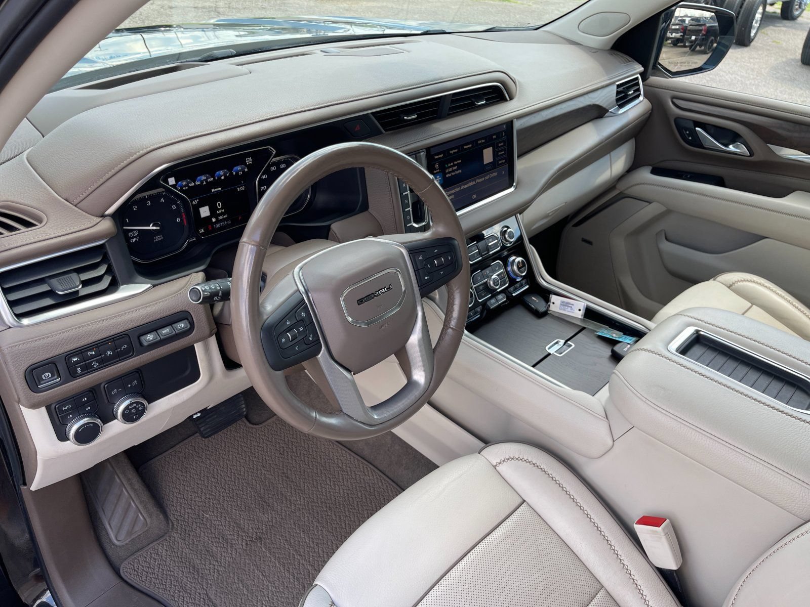 Used 2021 GMC Yukon XL Denali w/ Denali Premium Package AWD/4WD image 10
