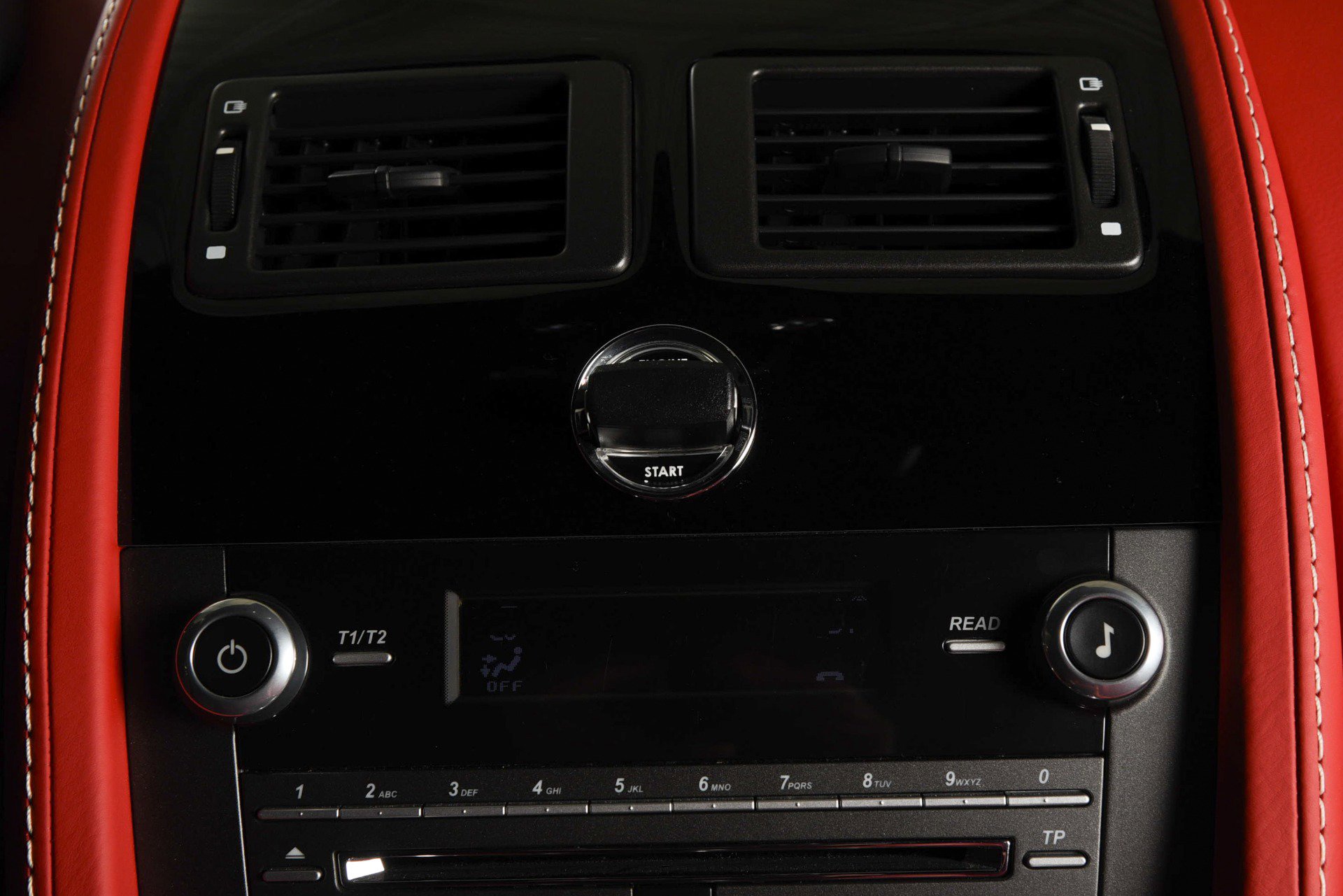 Used 2013 Aston Martin V8 Vantage Coupe image 19