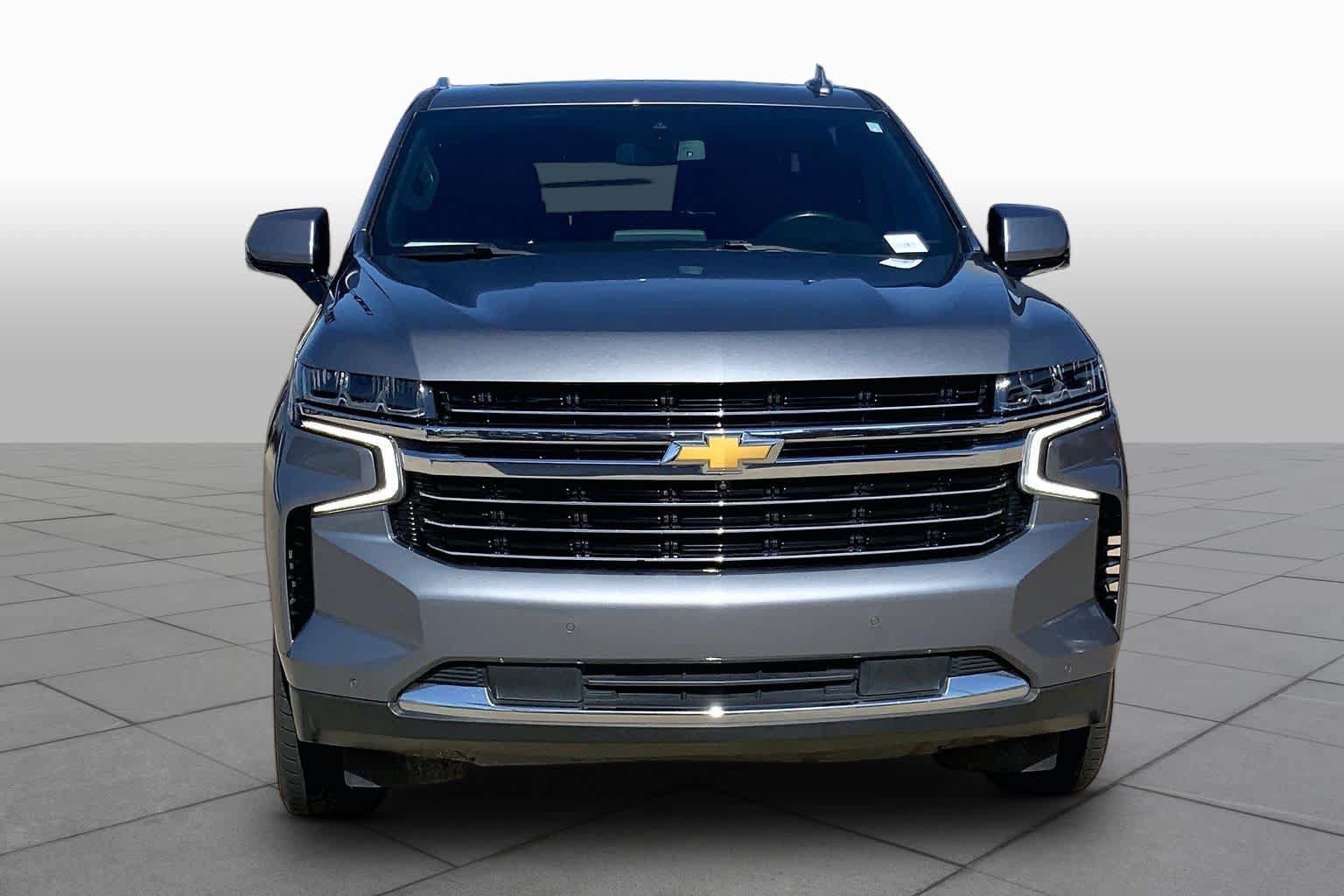 Used 2022 Chevrolet Suburban LT w/ LT Signature Package AWD/4WD image 4