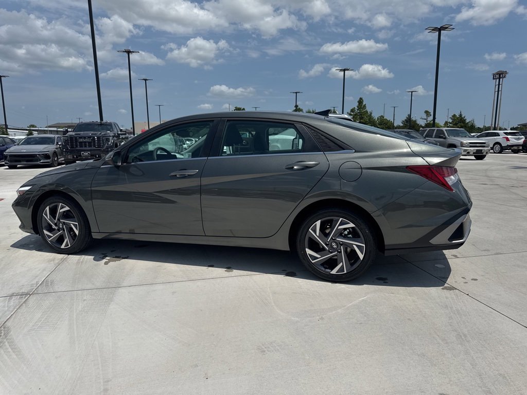 New 2025 Hyundai Elantra Limited image 8