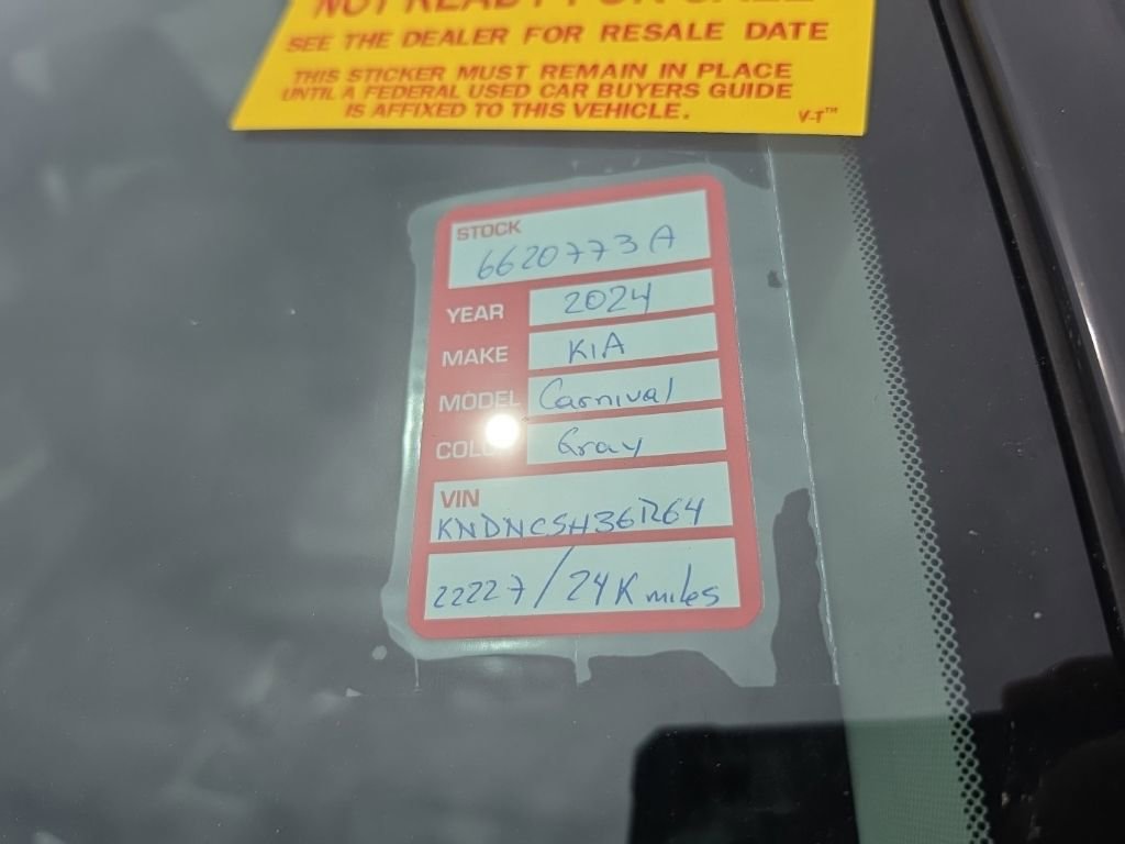 Used 2024 Kia Carnival EX FWD image 8