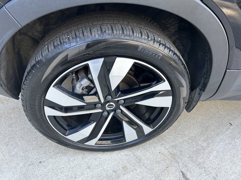 Certified 2025 Volvo XC40 B5 Plus image 5