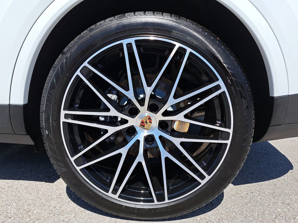 Certified 2025 Porsche Cayenne Coupe image 14